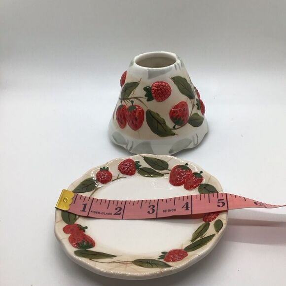 Yankee Candle Small Jar Candle Strawberry Tray and Shade - Picture 4 of 4